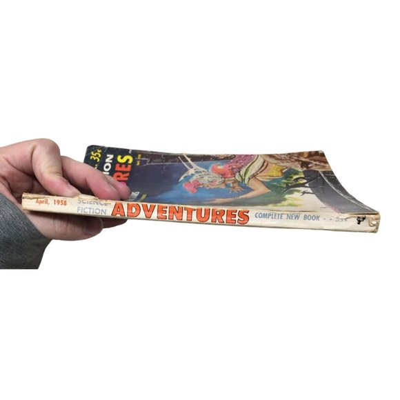 Science Fiction Adventures - April 1958 - Shadow on the Stars - Robert Silverber - Picture 2 of 11